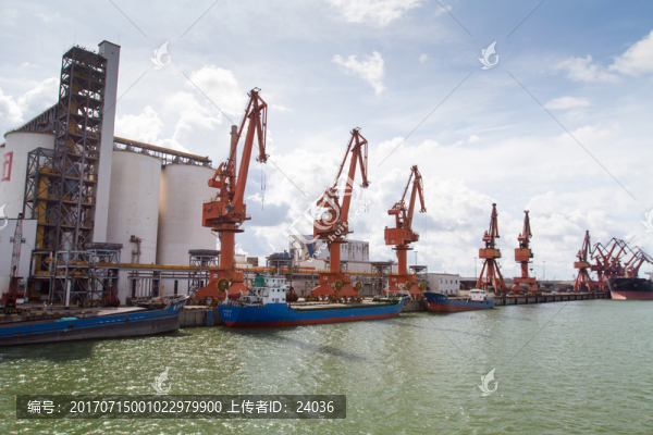 欽州港碼頭風(fēng)光,吊機(jī)