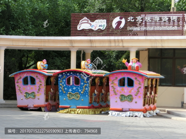 游樂(lè)園花車