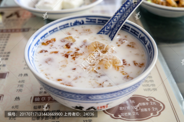 牛奶桃膠