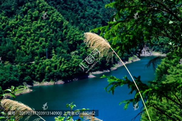 山谷碧水,湖光山色,波光粼粼