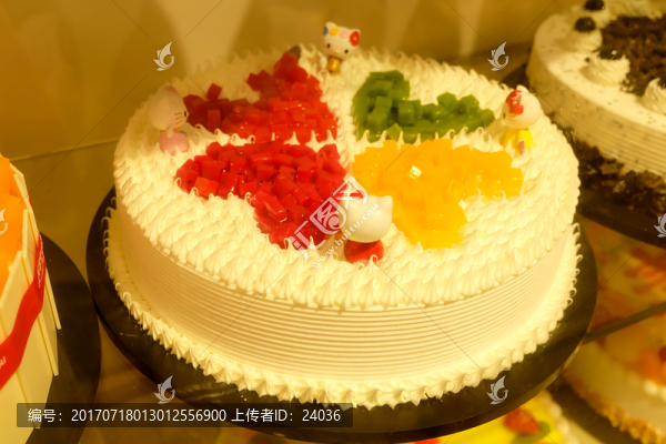 水果奶油蛋糕