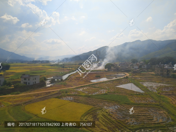鄉(xiāng)間的田野