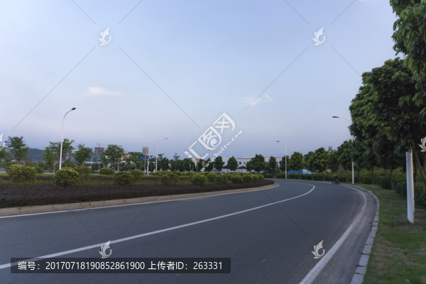 城市綠化轉(zhuǎn)彎公路