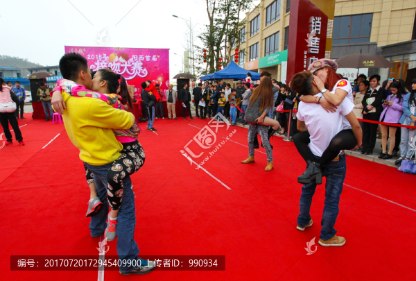 接吻比賽,擁抱
