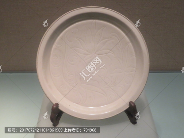 金代定窯白釉刻蓮花紋洗