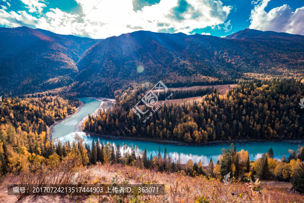 喀納斯月亮灣秋景