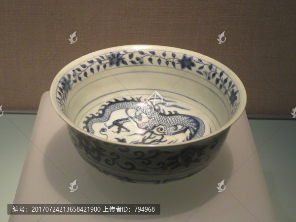 元代景德鎮(zhèn)窯青花龍紋碗
