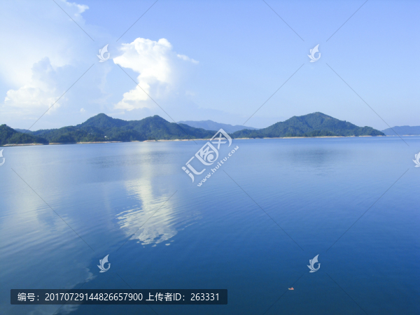 天然湖水山水風(fēng)景
