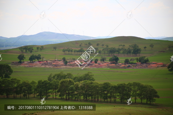 草原村莊遠山