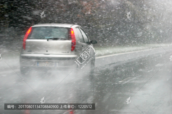 公路上的雪
