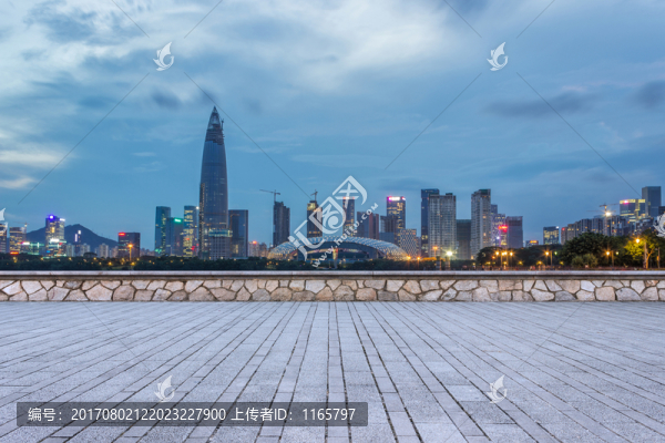 深圳城市地標(biāo)和空白無人的道路