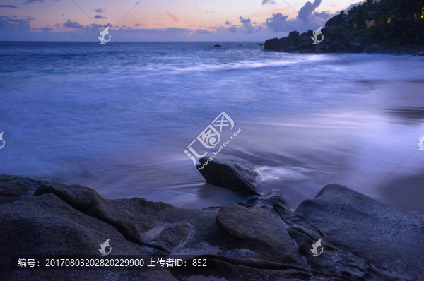 海邊巖石