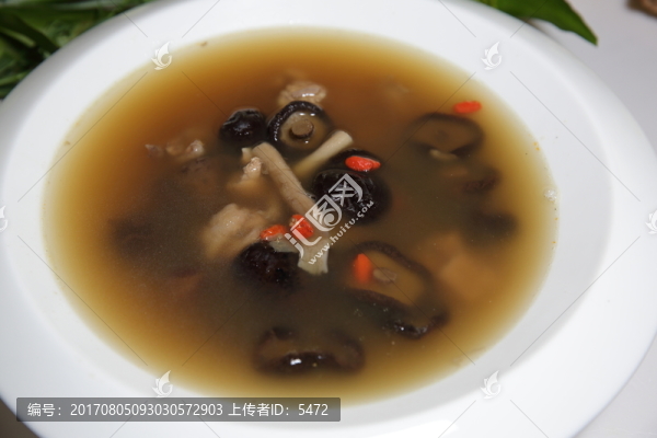 冬菇燉老雞湯