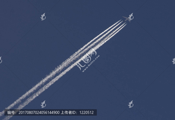 ？在噴氣式飛機(jī)離開