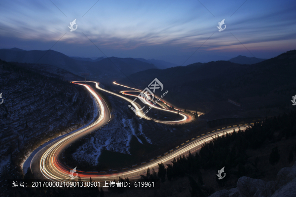 盤山路車軌光線