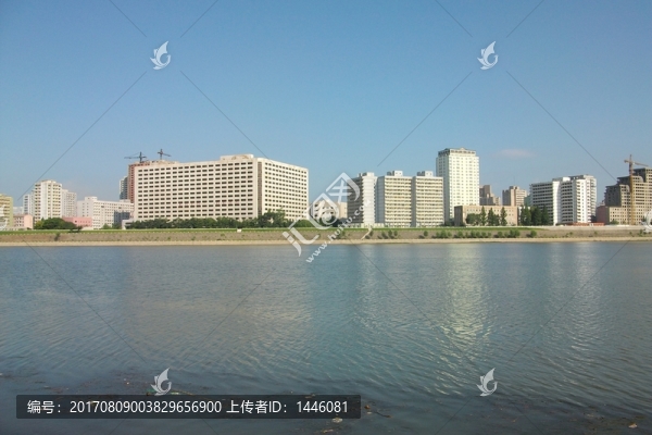朝鮮平壤大同江邊建筑