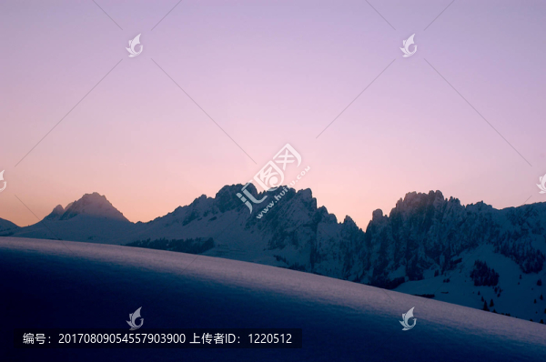 藍(lán)色的山