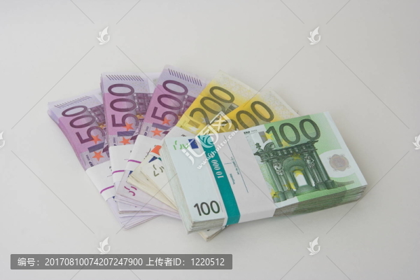 100200和500捆錢（煞星）