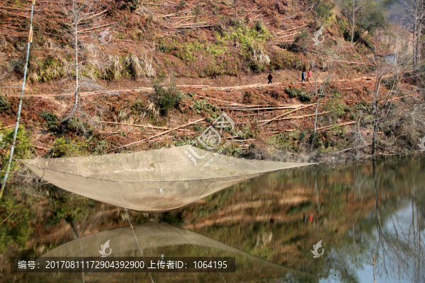 山邊的魚(yú)網(wǎng)