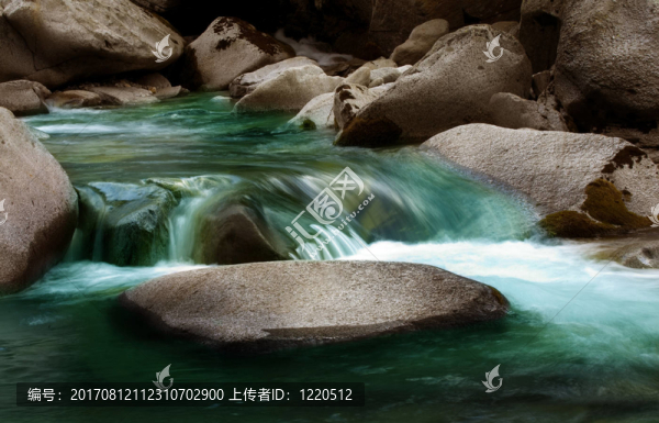 山上的湖