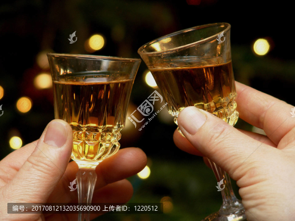 玻璃酒杯