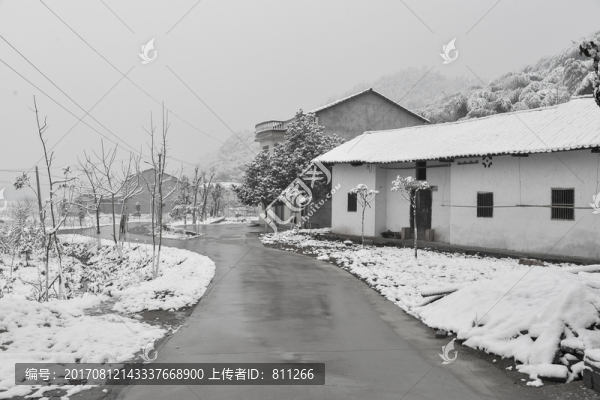 冬雪中鄉(xiāng)村老宅