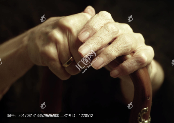 老人的手