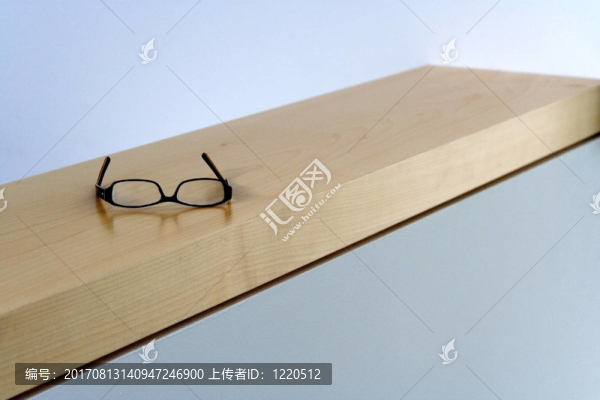 接待處的玻璃杯