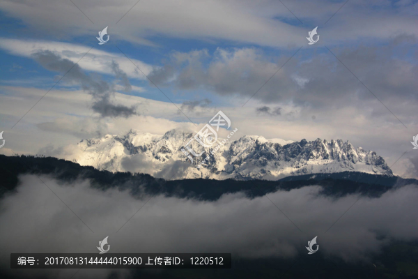 hochk？尼日利亞上面和下面的云