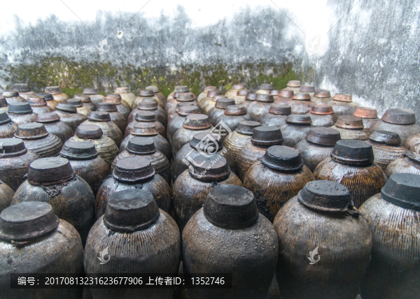 酒壇子