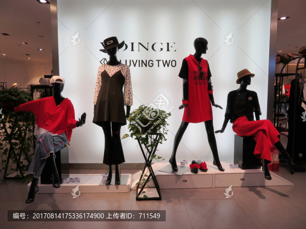 女裝專賣店模特服裝