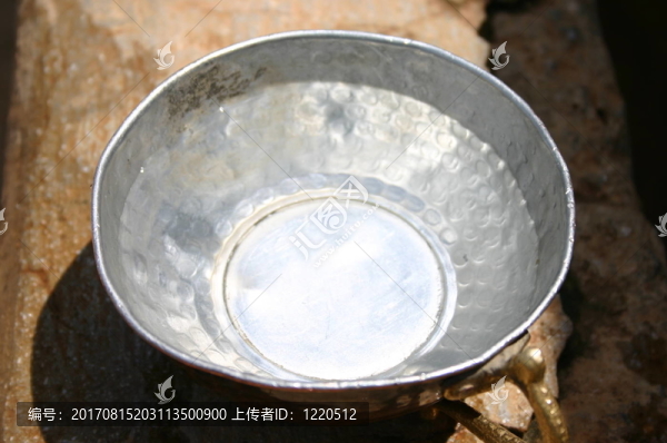 水