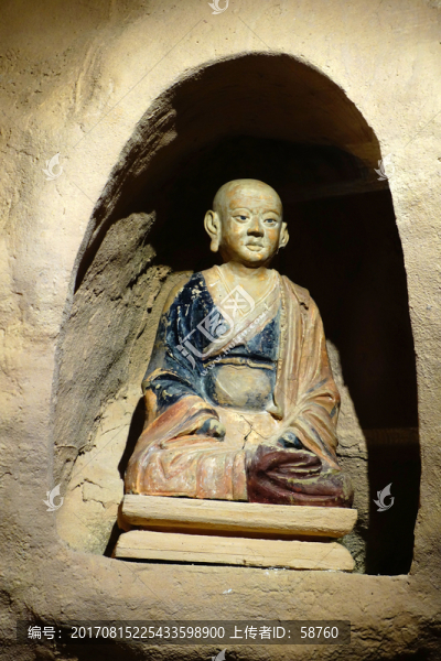 彩繪泥塑羅漢像