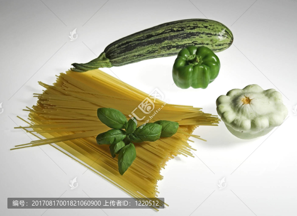 意大利面和蔬菜