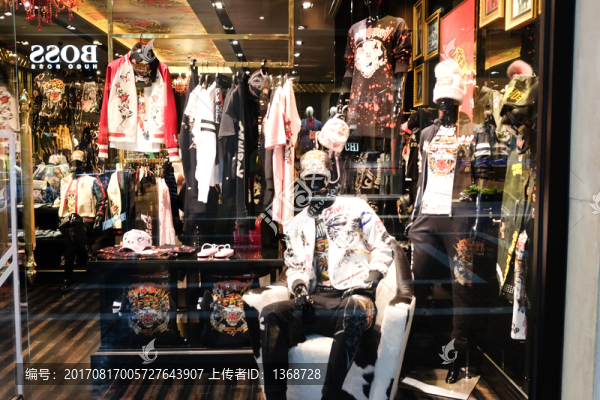 服裝專賣店櫥窗