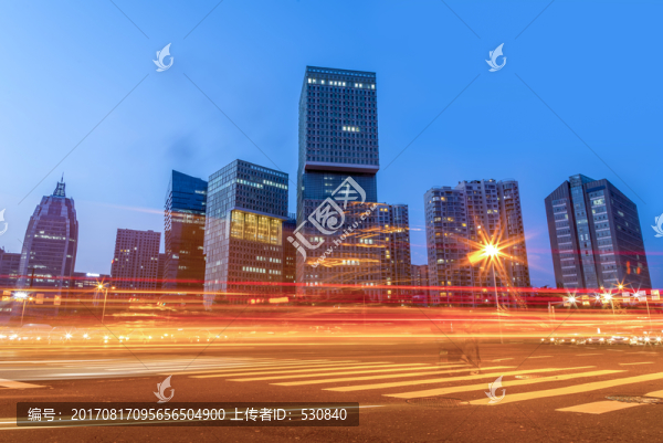 城市夜景摩天大樓