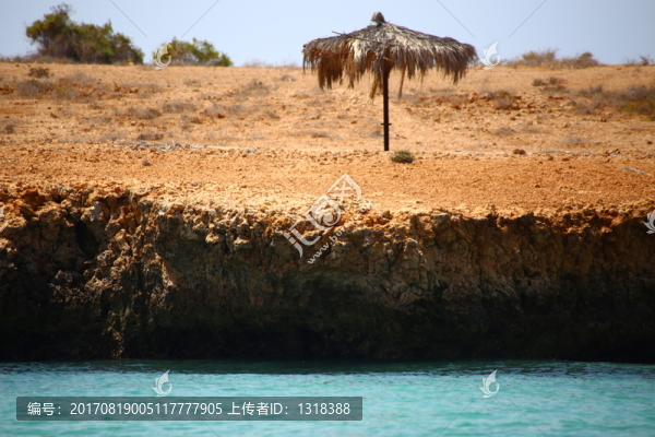 海島茅草涼亭