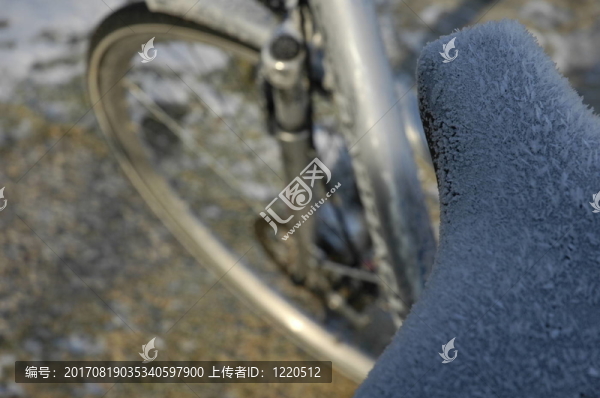 冬季連衣裙自行車