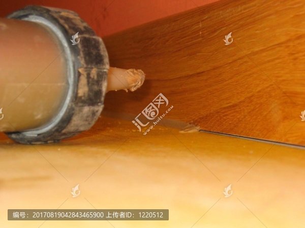 在建筑工地有時(shí)很粗糙…