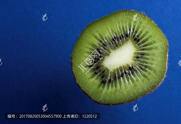 獼猴桃在藍(lán)色