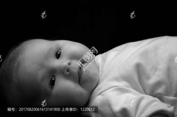 微笑著的小孩