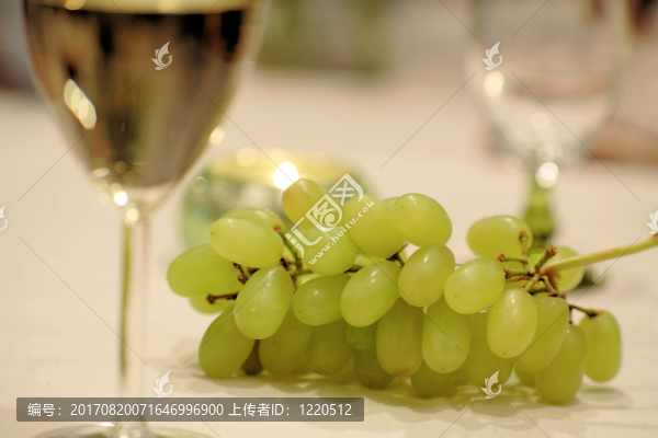 葡萄和白葡萄酒