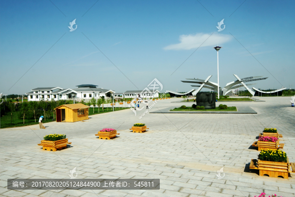 騰格里景區(qū)大鵬展翅