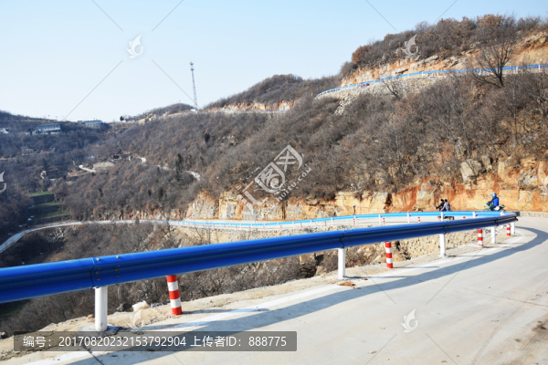 彎曲的盤山公路
