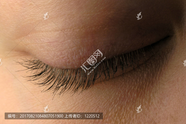 閉上眼睛