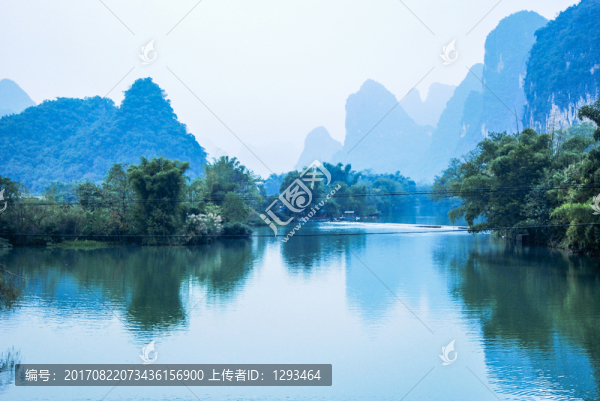 水墨遇龍河