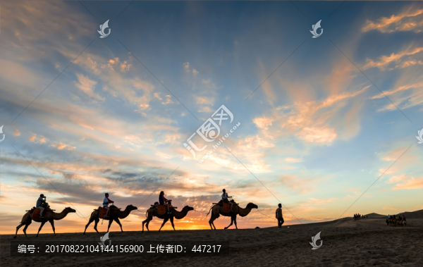 鳴沙山日出