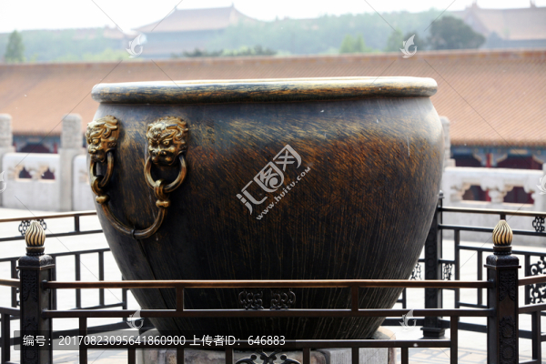 北京故宮鎏金銅缸,鎏金水缸