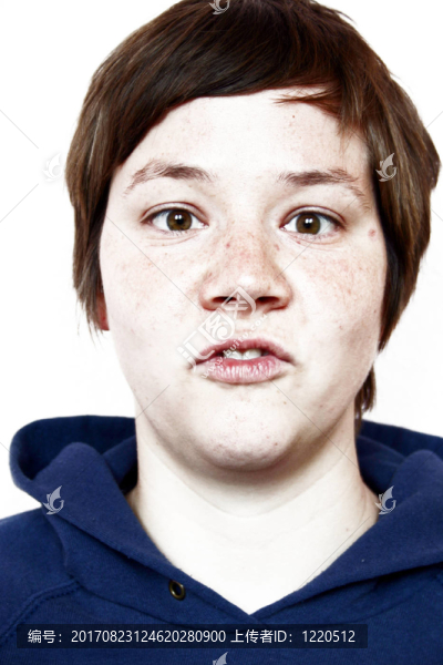 女人，直視前方