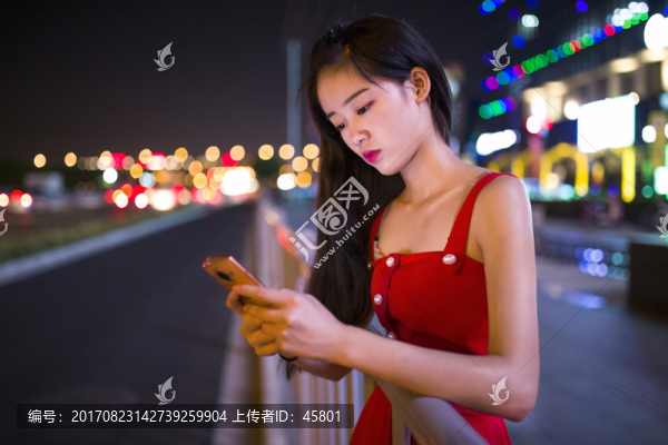 馬路邊的女孩